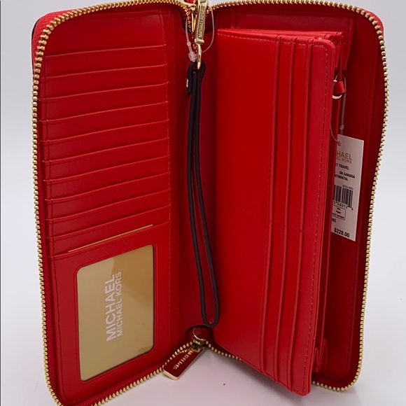 MICHAEL KORS LARGE TRAVEL CONTINENTAL DARK SANGRIA - Picture 9 of 16